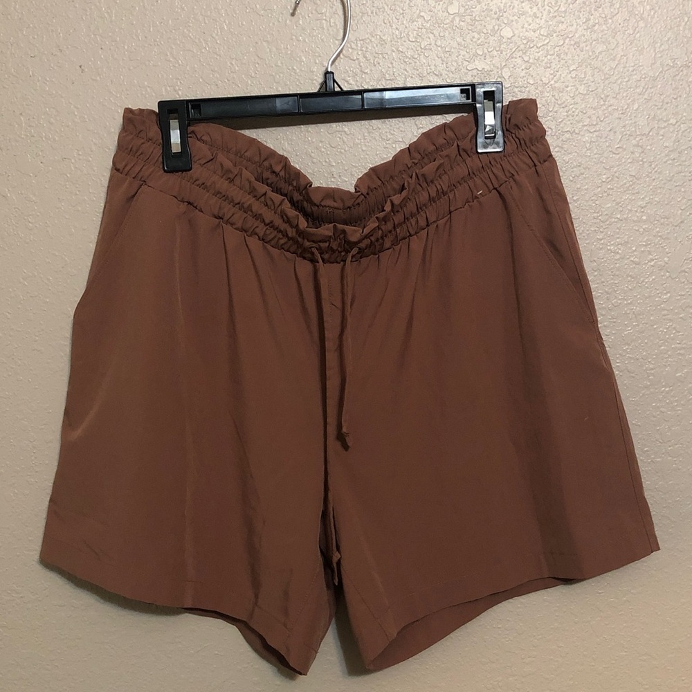 Mondetta High Waist Mocha Mousse Shorts